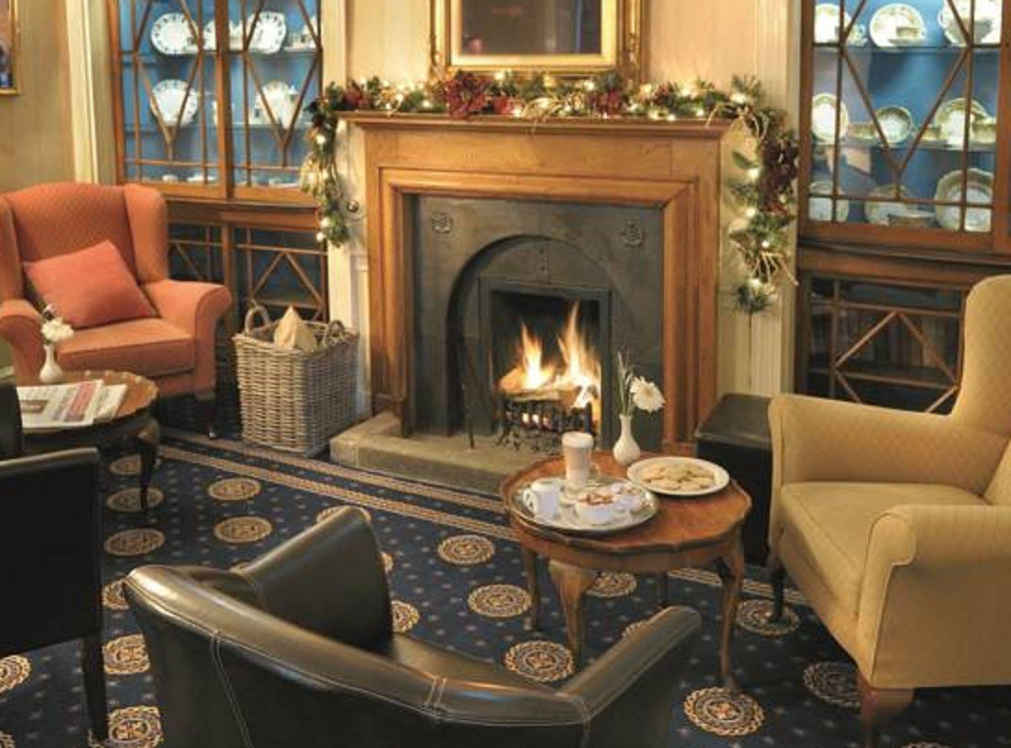The Bear Hotel Devizes Eksteriør billede