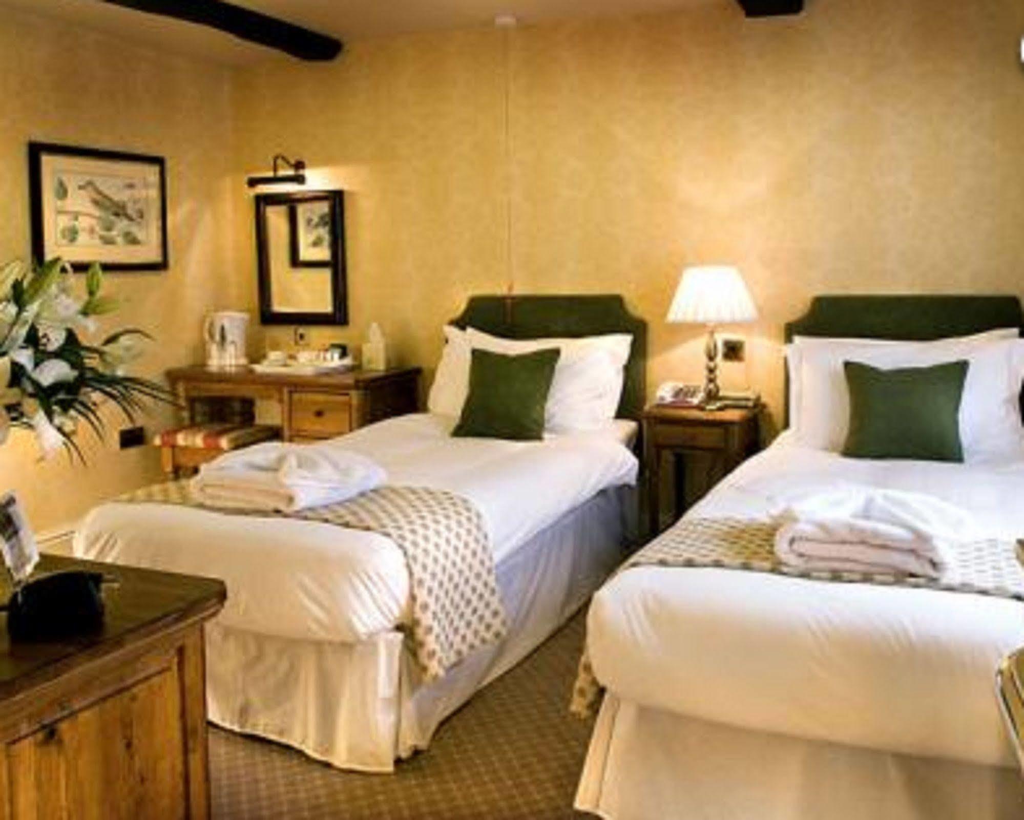 The Bear Hotel Devizes Eksteriør billede