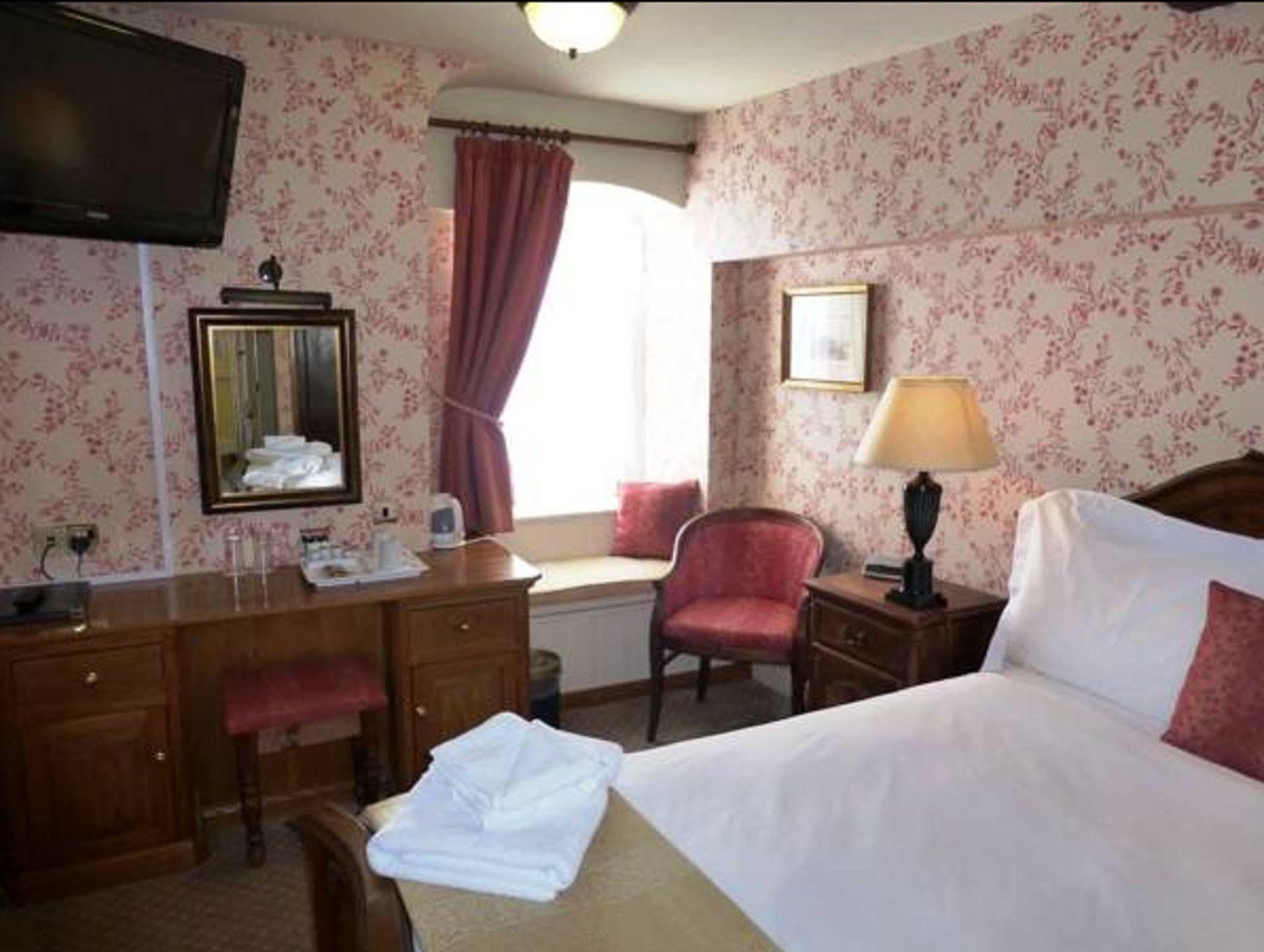 The Bear Hotel Devizes Eksteriør billede