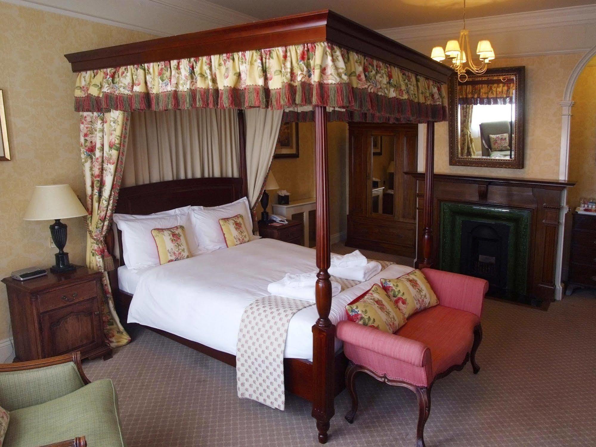 The Bear Hotel Devizes Eksteriør billede