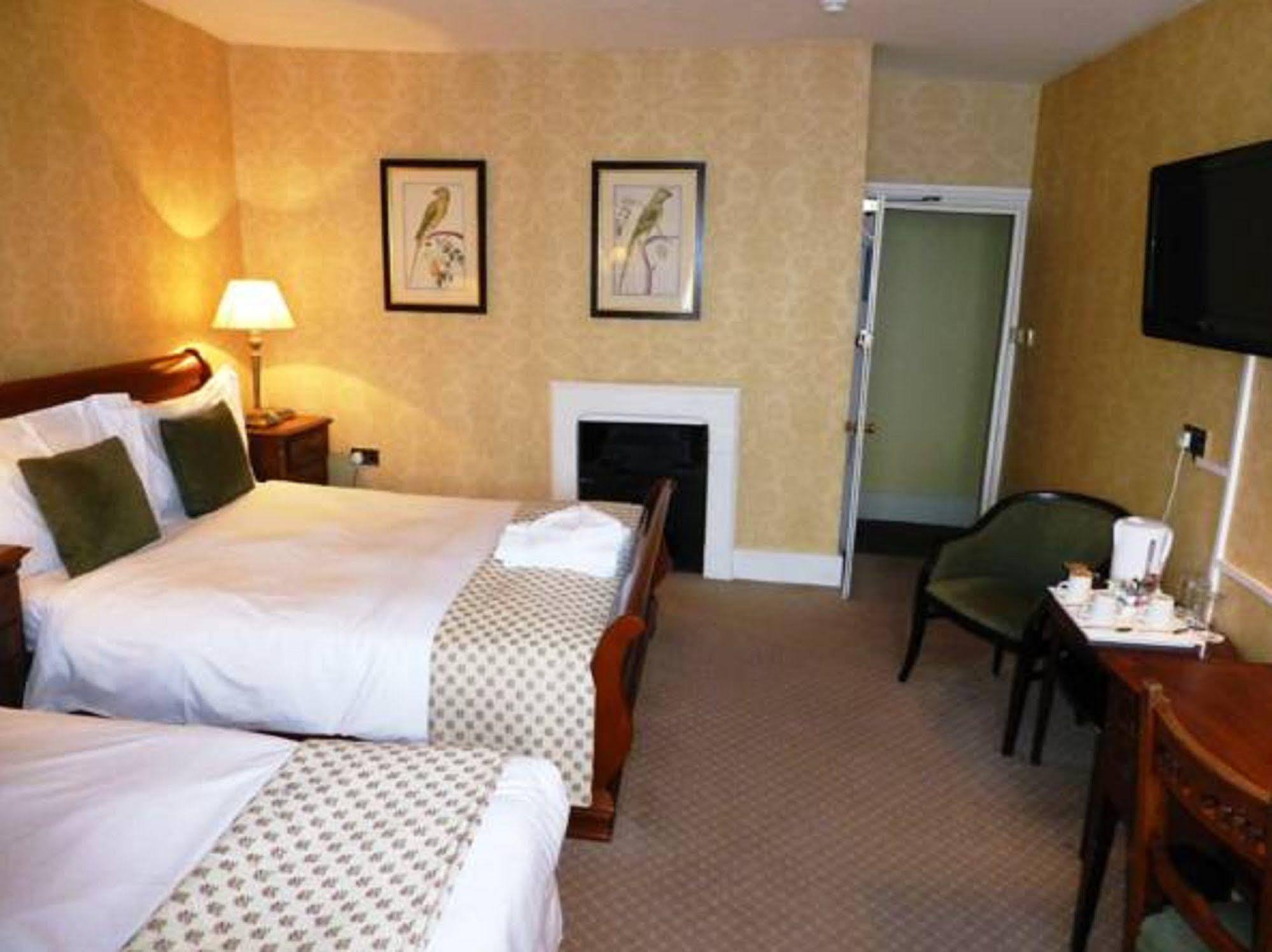 The Bear Hotel Devizes Eksteriør billede
